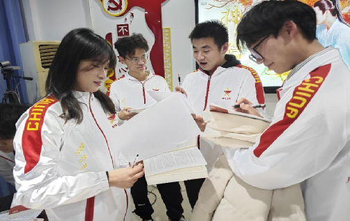 华体会体育“青马工程”培训班举办红色经典读书会